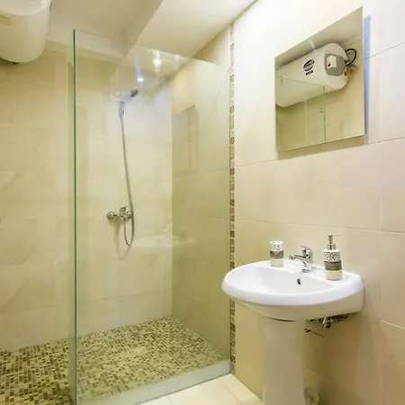 Ibar & Garage Apartment *